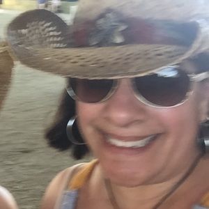 Meet your Posher, Cathy